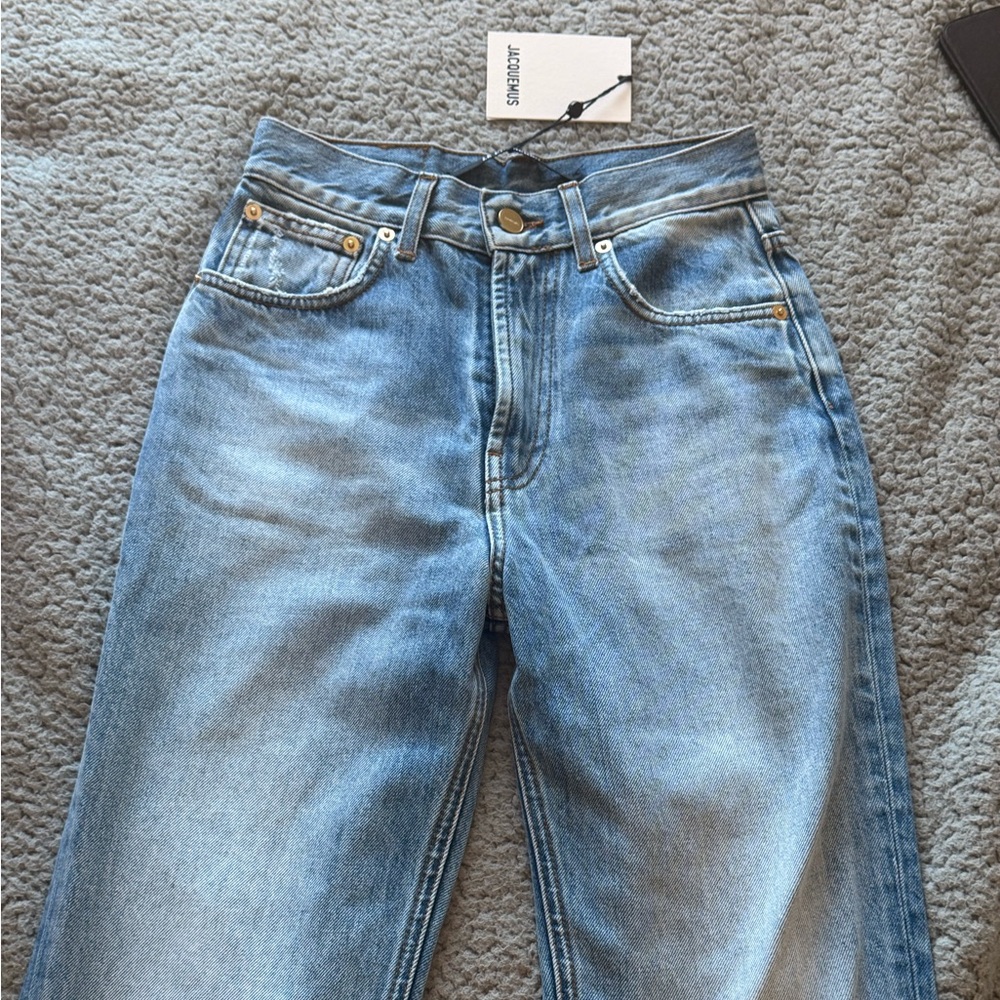 JACQUEMUS Le De-Nimes Droit straight-leg jeans in washed light blue demin.